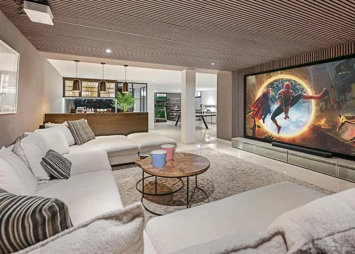 Villa Vacation Marbella I Fleur, Rooftop Hot Tub, Heated Pool, Sauna, Cine, Gym, Sea View, Close To The Estepona