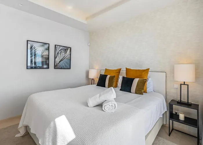 Villa Vacation Marbella I Fleur, Rooftop Hot Tub, Heated Pool, Sauna, Cine, Gym, Sea View, Close To The *