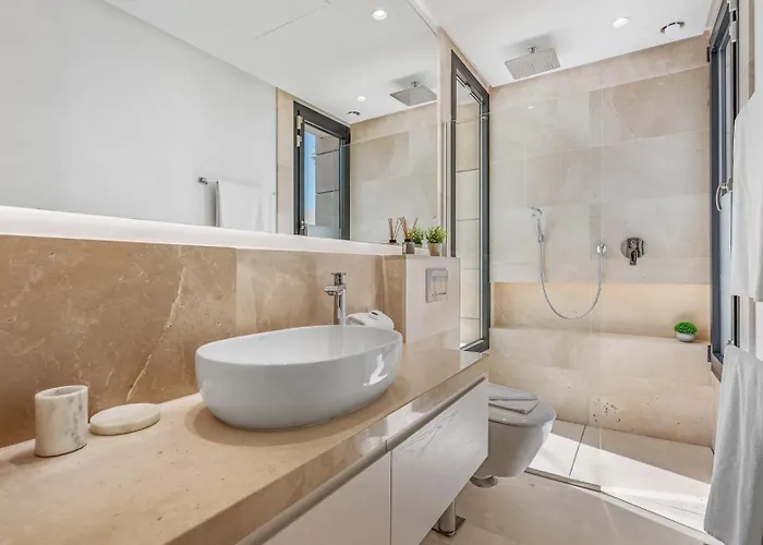 Villa Vacation Marbella I Fleur, Rooftop Hot Tub, Heated Pool, Sauna, Cine, Gym, Sea View, Close To The