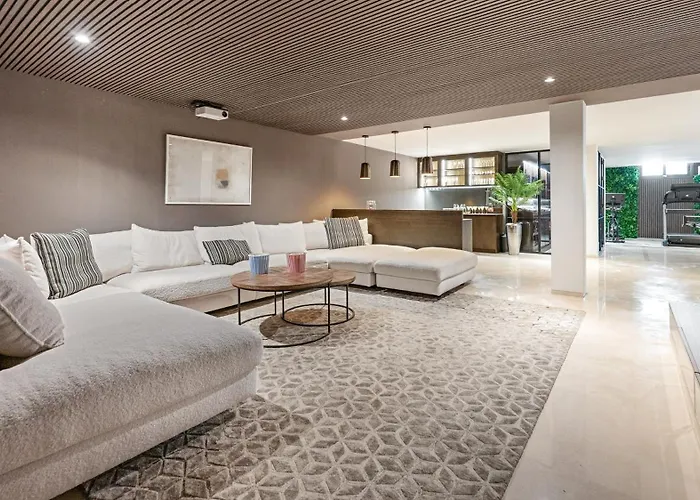 Vacation Marbella I Fleur, Rooftop Hot Tub, Heated Pool, Sauna, Cine, Gym, Sea View, Close To The