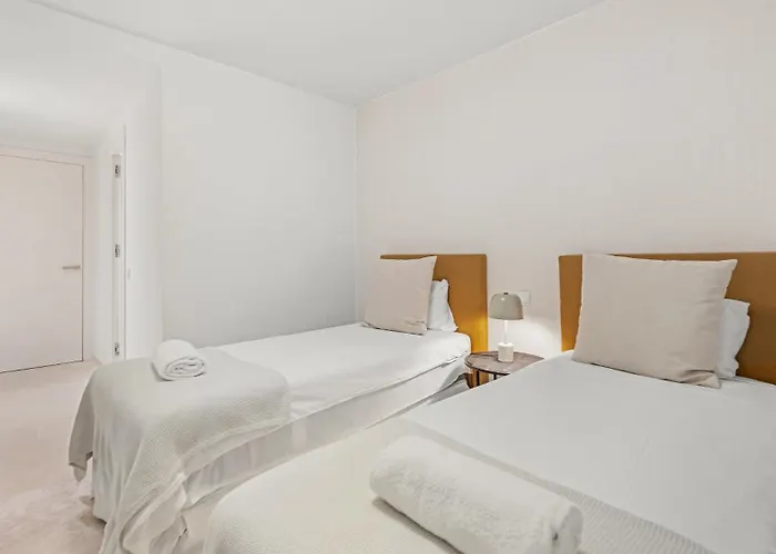 Vacation Marbella I Fleur, Rooftop Hot Tub, Heated Pool, Sauna, Cine, Gym, Sea View, Close To The