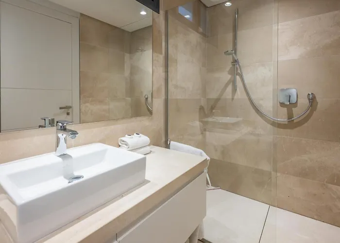 Vacation Marbella I Fleur, Rooftop Hot Tub, Heated Pool, Sauna, Cine, Gym, Sea View, Close To The *