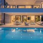 Vacation Marbella I Fleur, Rooftop Hot Tub, Heated Pool, Sauna, Cine, Gym, Sea View, Close To The Villa