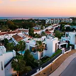 Villa Vacation Marbella I Fleur, Rooftop Hot Tub, Heated Pool, Sauna, Cine, Gym, Sea View, Close To The *