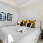 Villa Vacation Marbella I Fleur, Rooftop Hot Tub, Heated Pool, Sauna, Cine, Gym, Sea View, Close To The *