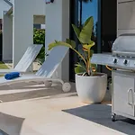 Villa Vacation Marbella I Fleur, Rooftop Hot Tub, Heated Pool, Sauna, Cine, Gym, Sea View, Close To The *