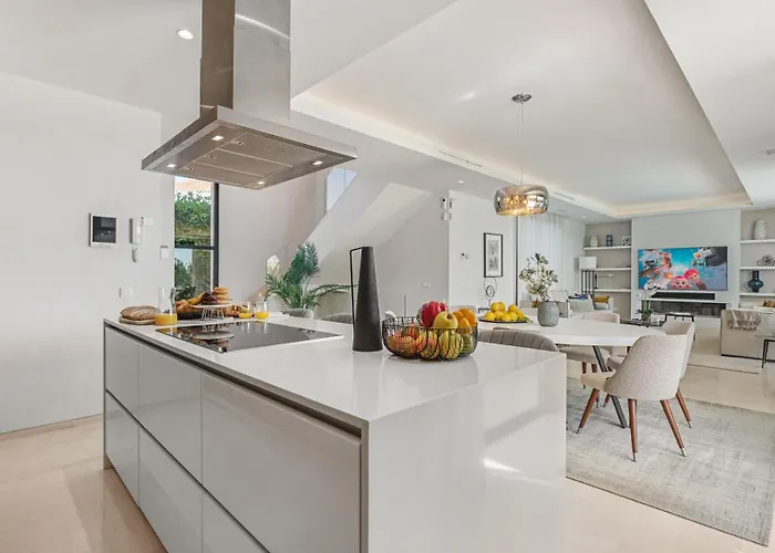 Vacation Marbella I Fleur, Rooftop Hot Tub, Heated Pool, Sauna, Cine, Gym, Sea View, Close To The