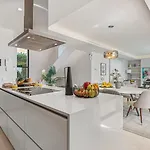 Vacation Marbella I Fleur, Rooftop Hot Tub, Heated Pool, Sauna, Cine, Gym, Sea View, Close To The