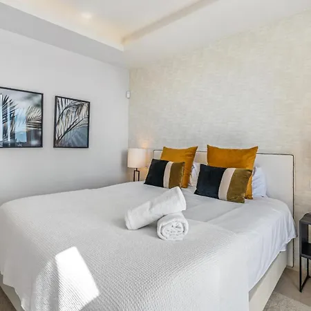 Villa Vacation Marbella I Fleur, Rooftop Hot Tub, Heated Pool, Sauna, Cine, Gym, Sea View, Close To The *